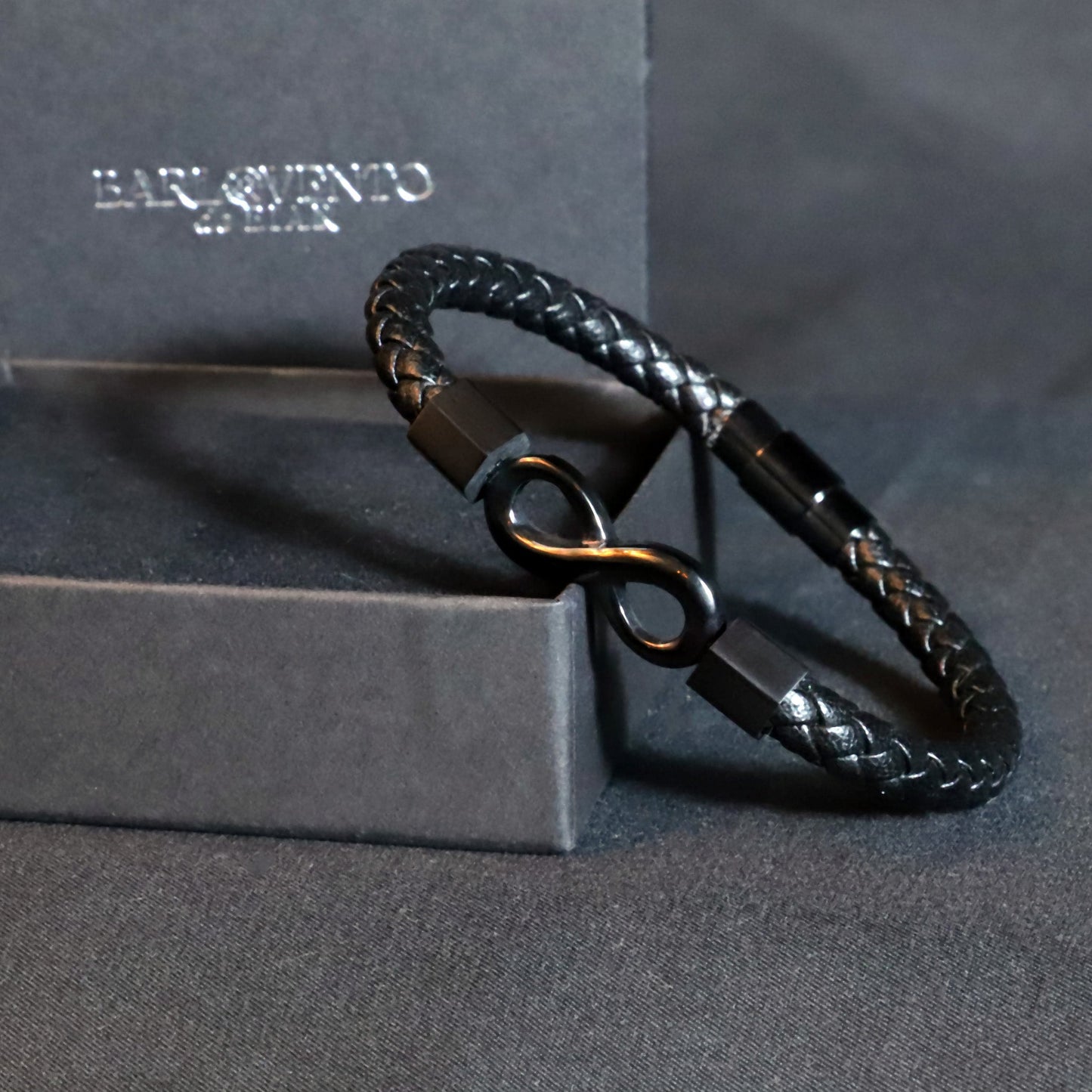 Pulsera Draco · Cuerda de cuero de vaca infinito