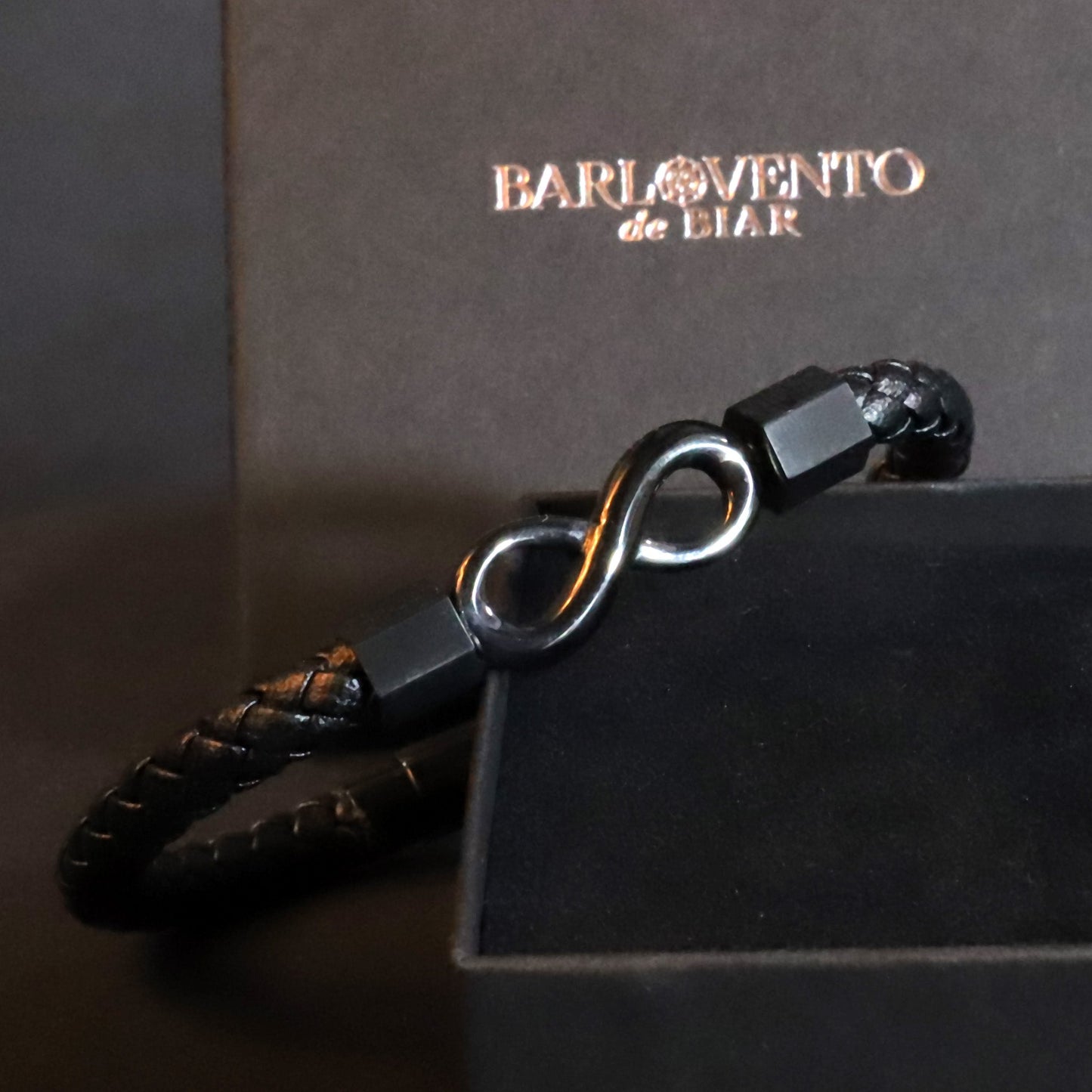Pulsera Draco · Cuerda de cuero de vaca infinito