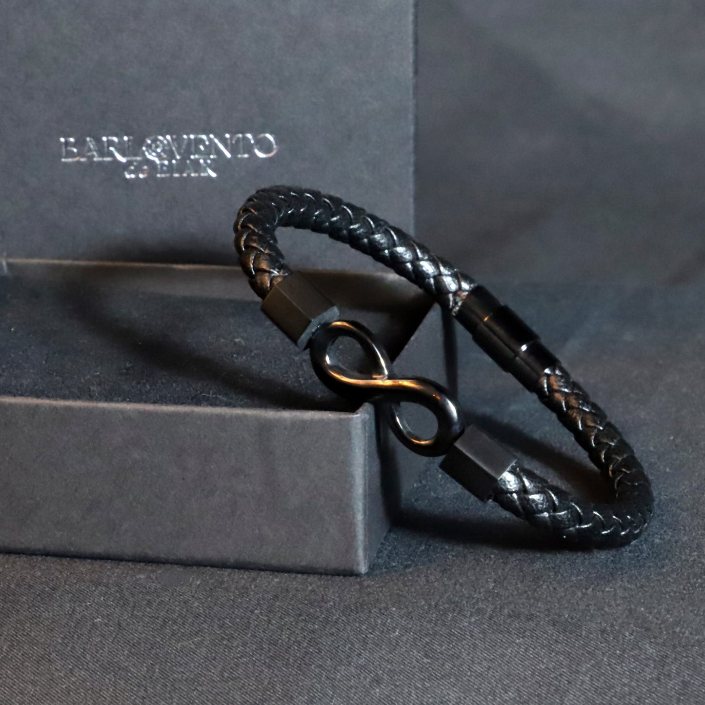 Pulsera Draco · Cuerda de cuero de vaca infinito