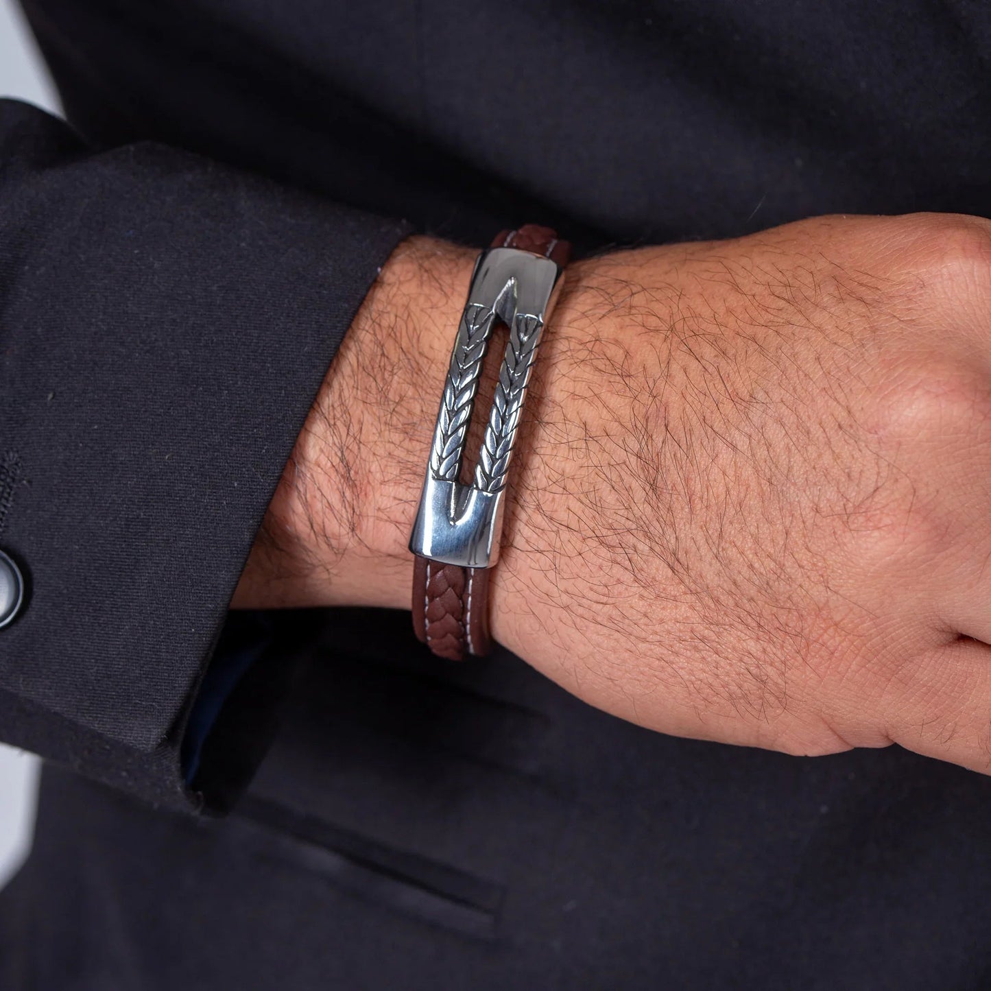 Pulsera Magalle · Pulsera de cuero marrón con cierre