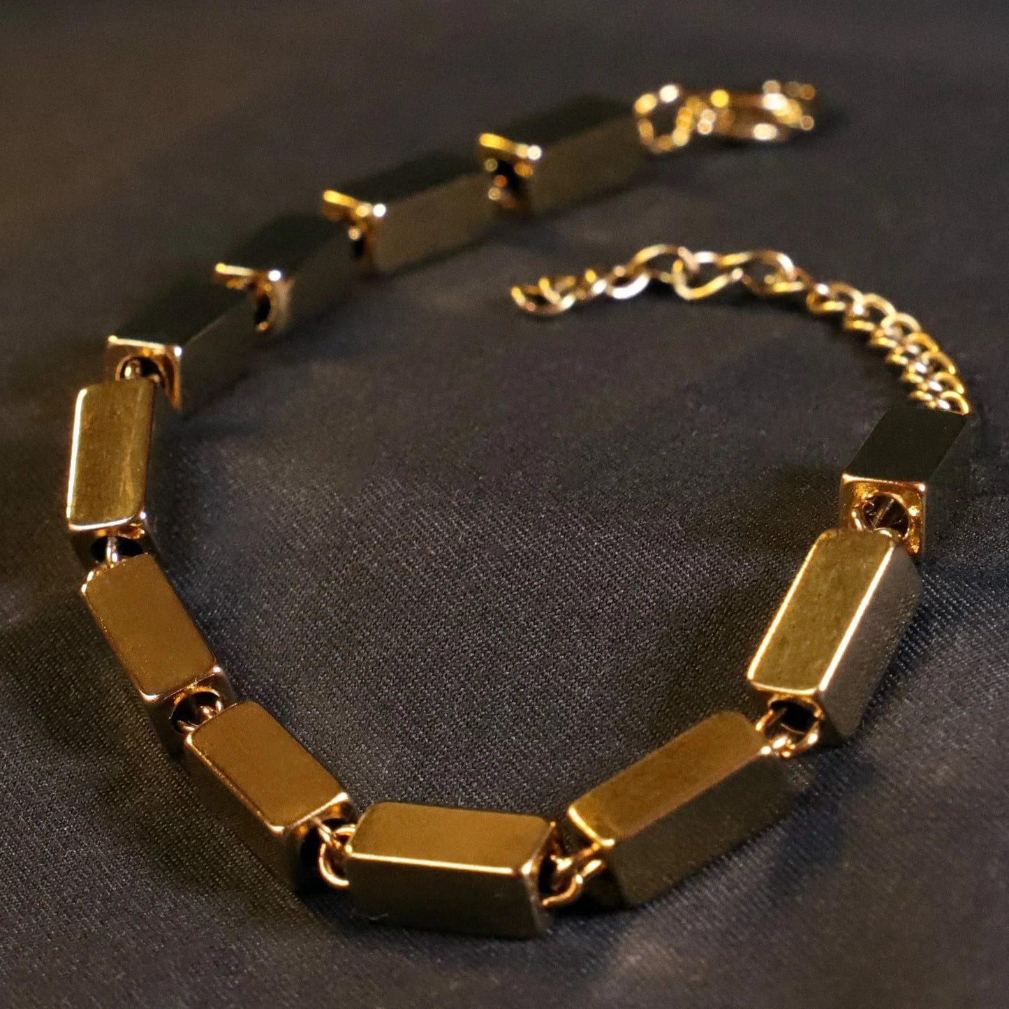 Pulsera Stratos  · Pulsera de eslabones geométricos chapado en oro 18k