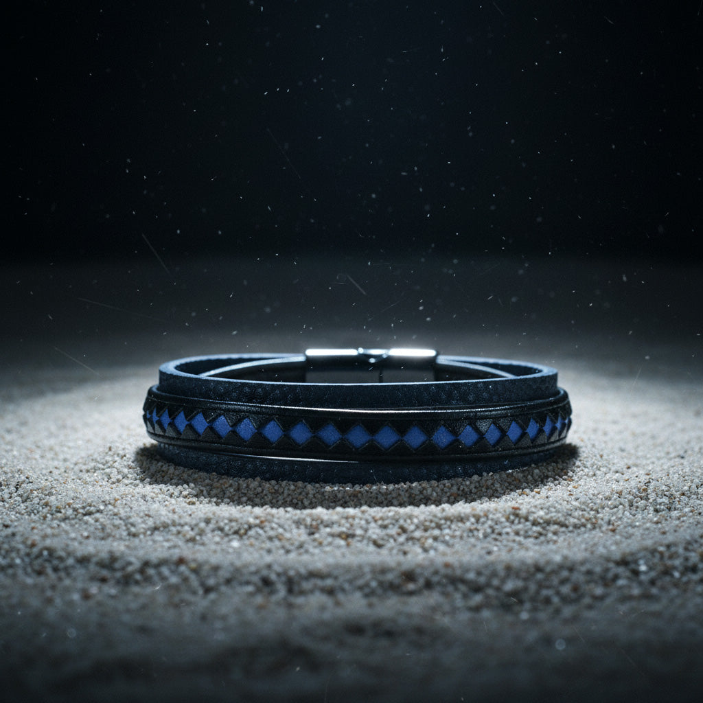 Pulsera Taurus · Pulsera de cuero auténtico trenzado con detalles azules y cierre de aluminio