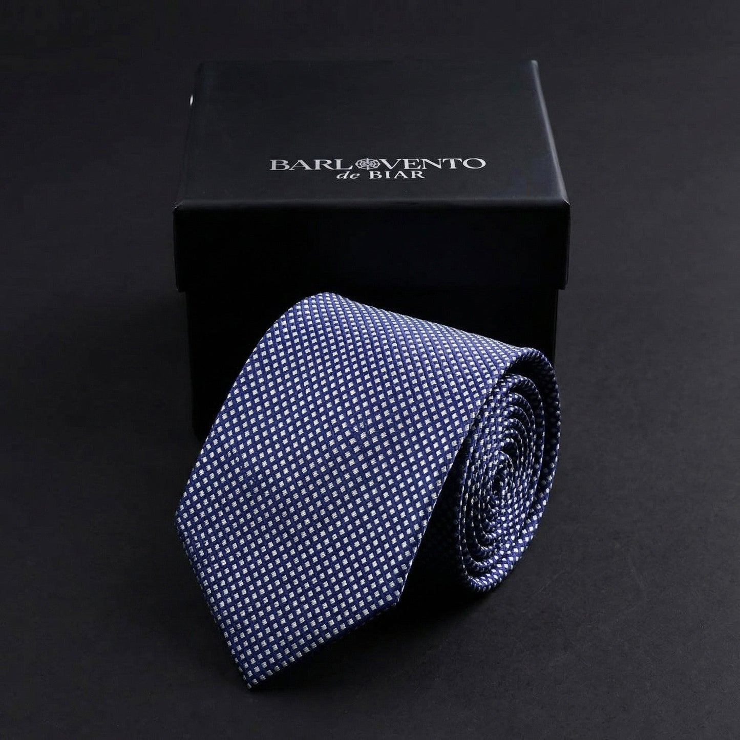 Ravello · Corbata azul marino 100% seda estilo italiano con microestampado geométrico
