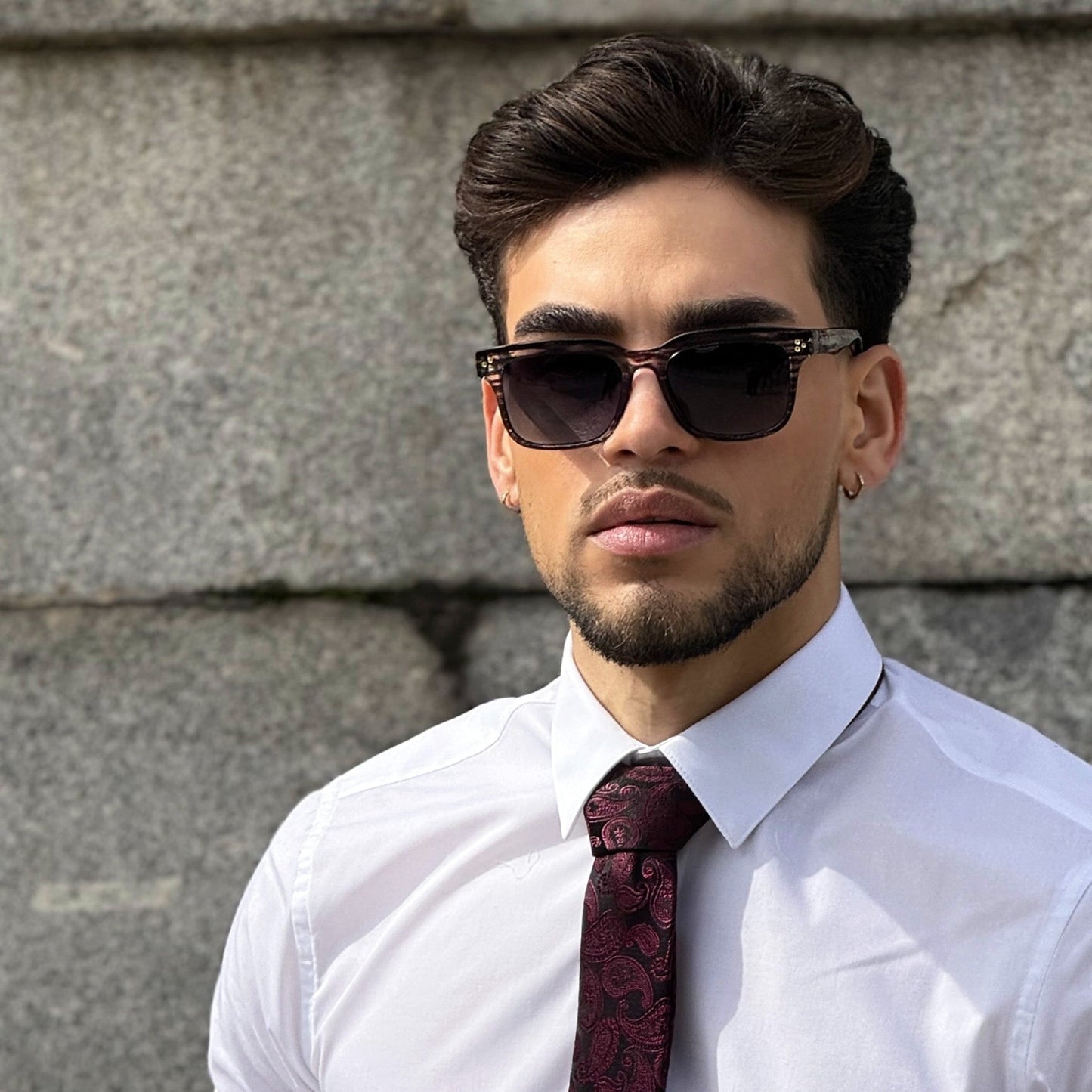 Burgundy · corbata con estampado paisley rojo
