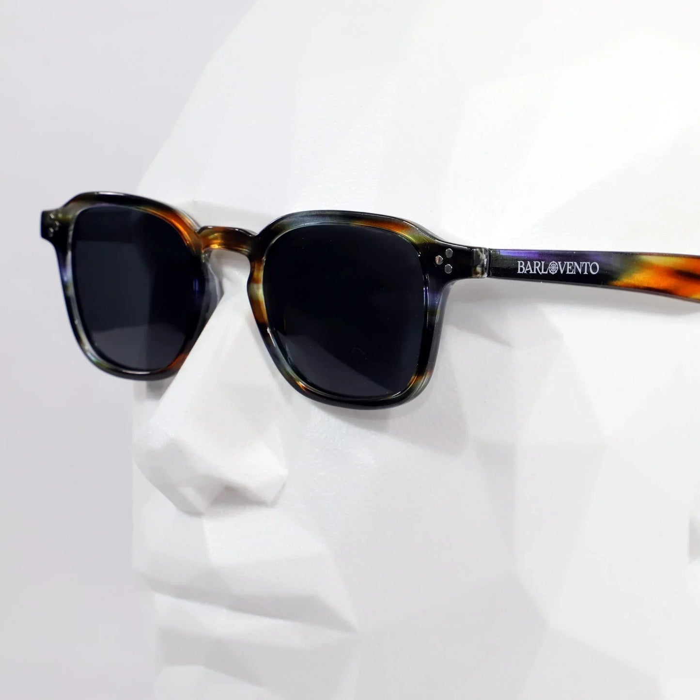 Savinosa · gafas de sol redondas marrones y cristalinas