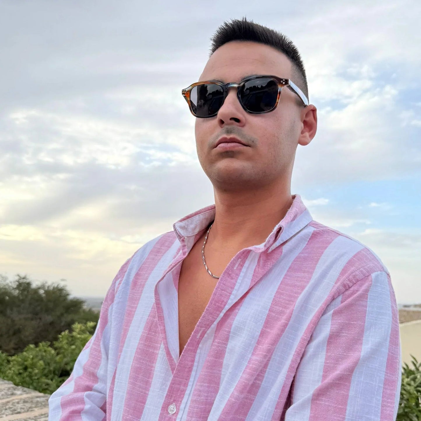 Savinosa · gafas de sol redondas marrones y cristalinas