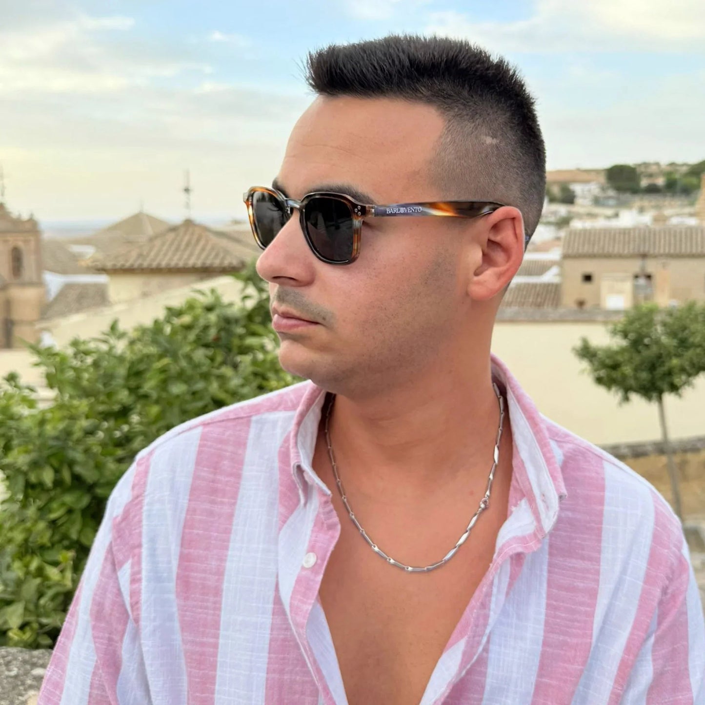 Savinosa · gafas de sol redondas marrones y cristalinas