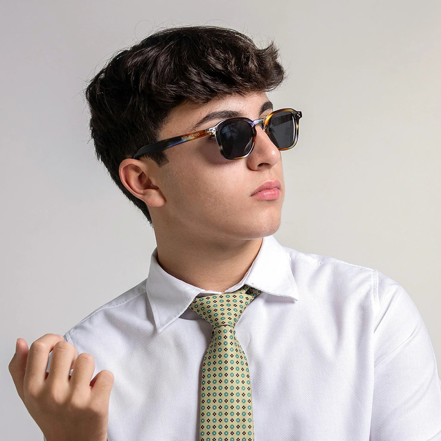 Savinosa · gafas de sol redondas marrones y cristalinas