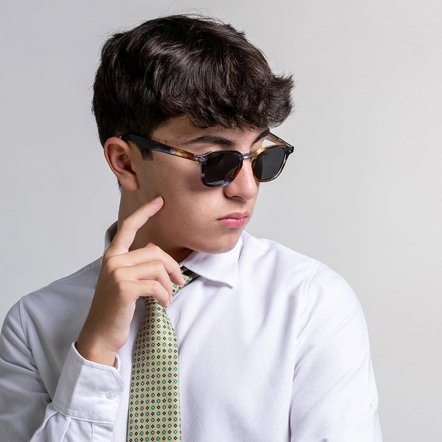 Savinosa · gafas de sol redondas marrones y cristalinas