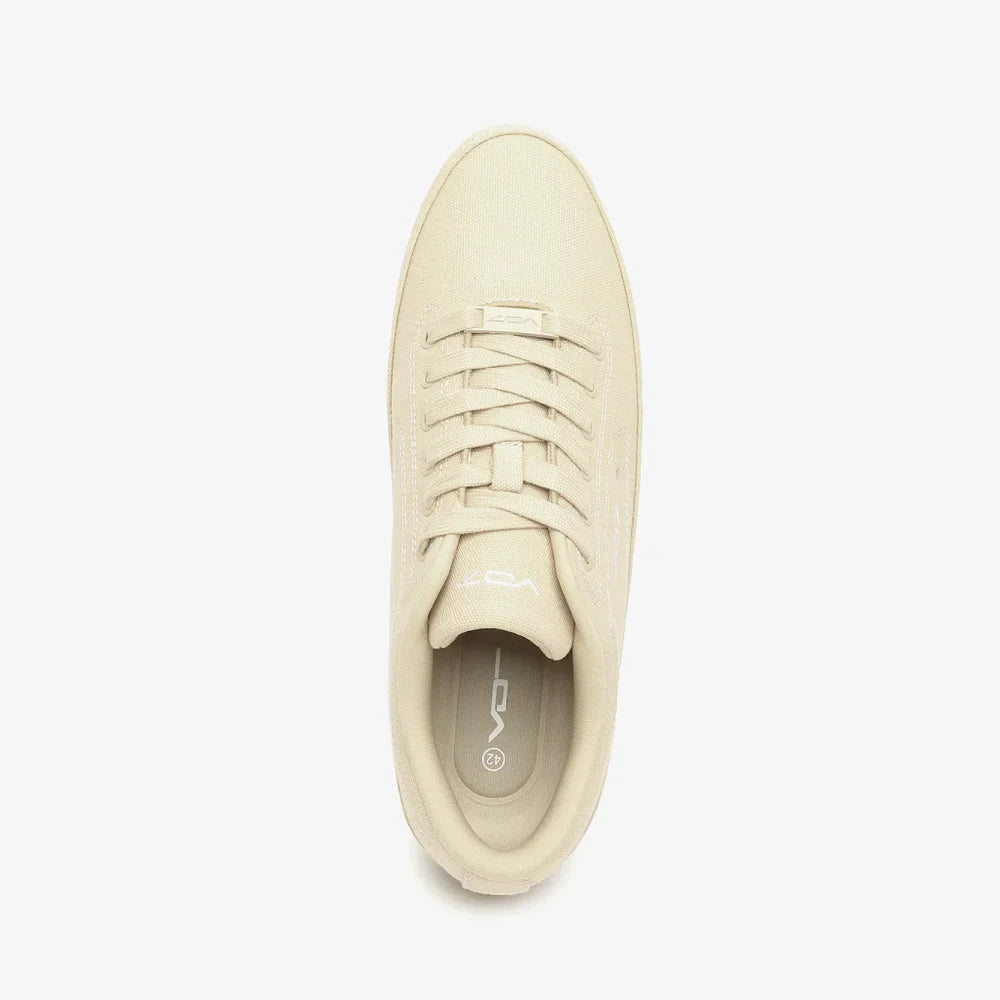 Basket VO7 Yacht 10 beige en toile, vue de dessus, avec lacets ton sur ton et logo marqué sur la languette.