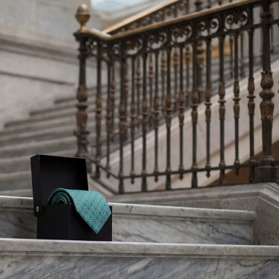 Trieste · corbata estilo italiano verde con rombos azules