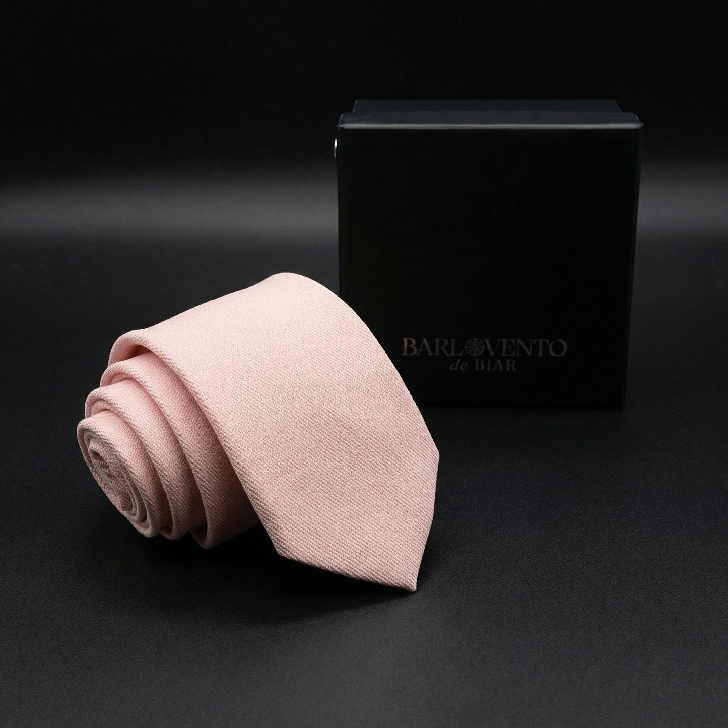 Victoria · corbata rosa suave