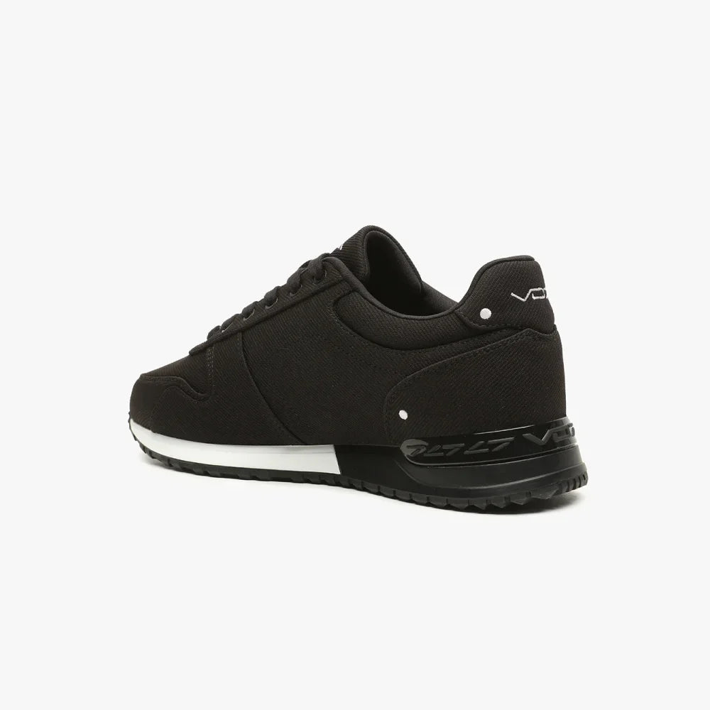 Basket VO7 Milan 10 noire en textile avec semelle bicolore et détails de la marque gravés à l'arrière.