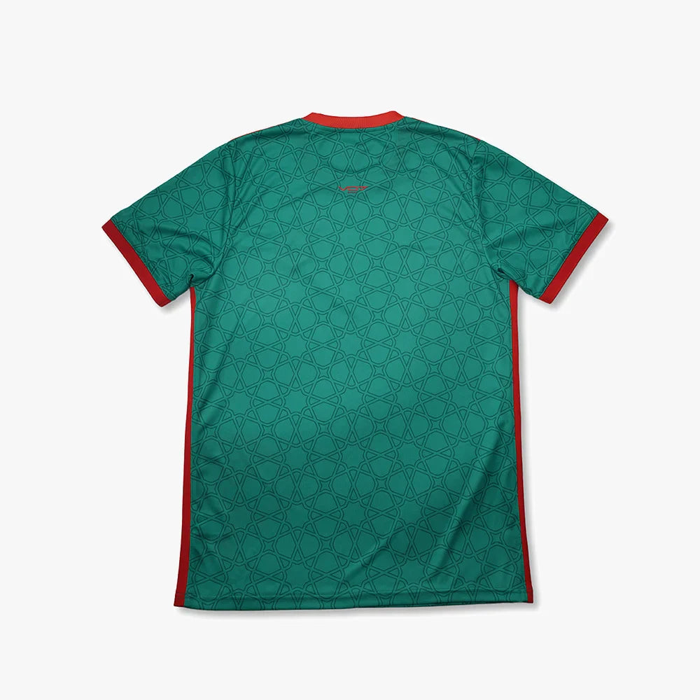 Maillot VO7 vert à motifs géométriques, col et bordures rouges, en tissu technique léger, vue arrière.