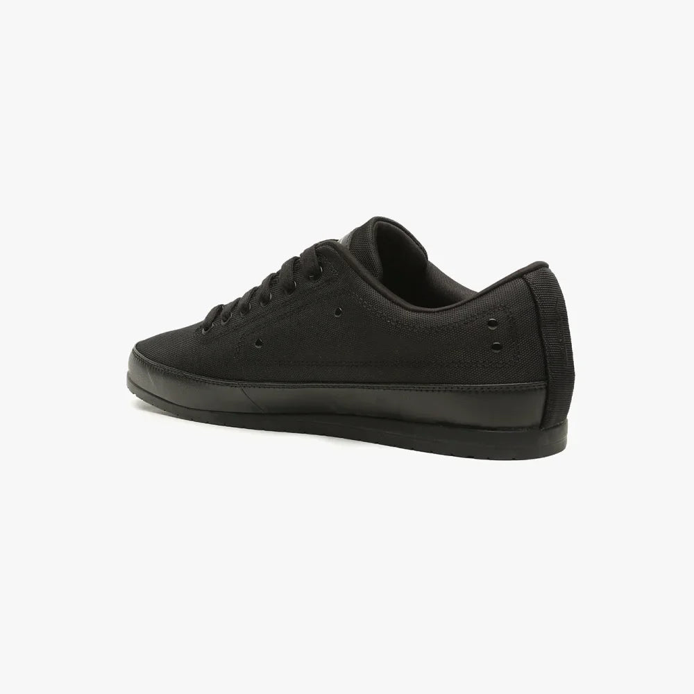 Basket VO7 Yacht Shine Dark noire en toile, design épuré, lacets ton sur ton et semelle robuste. Style élégant.