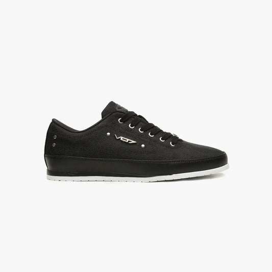 Basket VO7 Yacht Square noire en textile, dotée d'une semelle blanche contrastée et détails métalliques argentés.